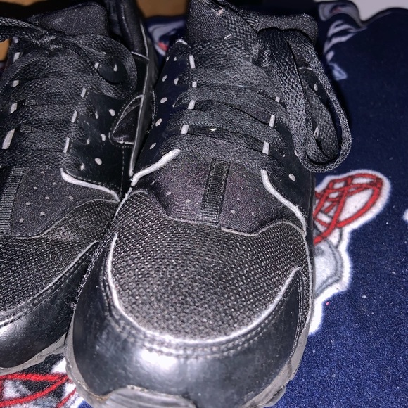 Black womens Nike huaraches. - Picture 2 of 3